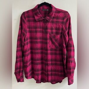 Black Tape 
Women Spread Collar Long Sleeves  Print Shirt, Pink Combo
Size: SP 📦